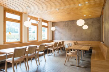 youth hostel pontresina