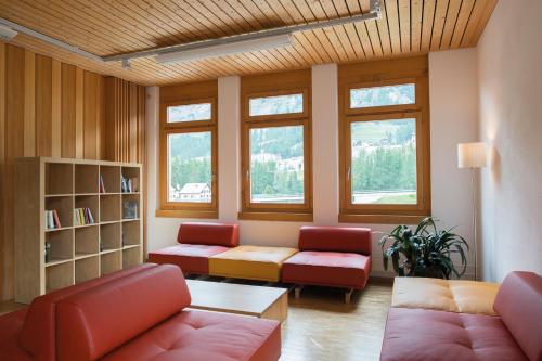 youth hostel pontresina