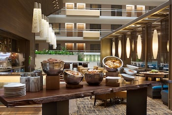 embassy suites by hilton san antonio airport