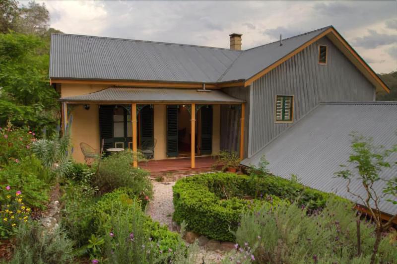 Tizzana Winery Bed & Breakfast,Ebenezer>>Colo,5 star
