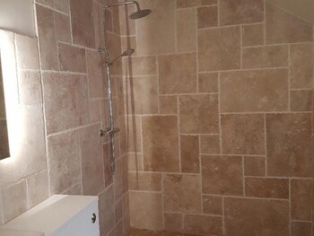 Station House,Lanark>>East Kilbride,3 star
