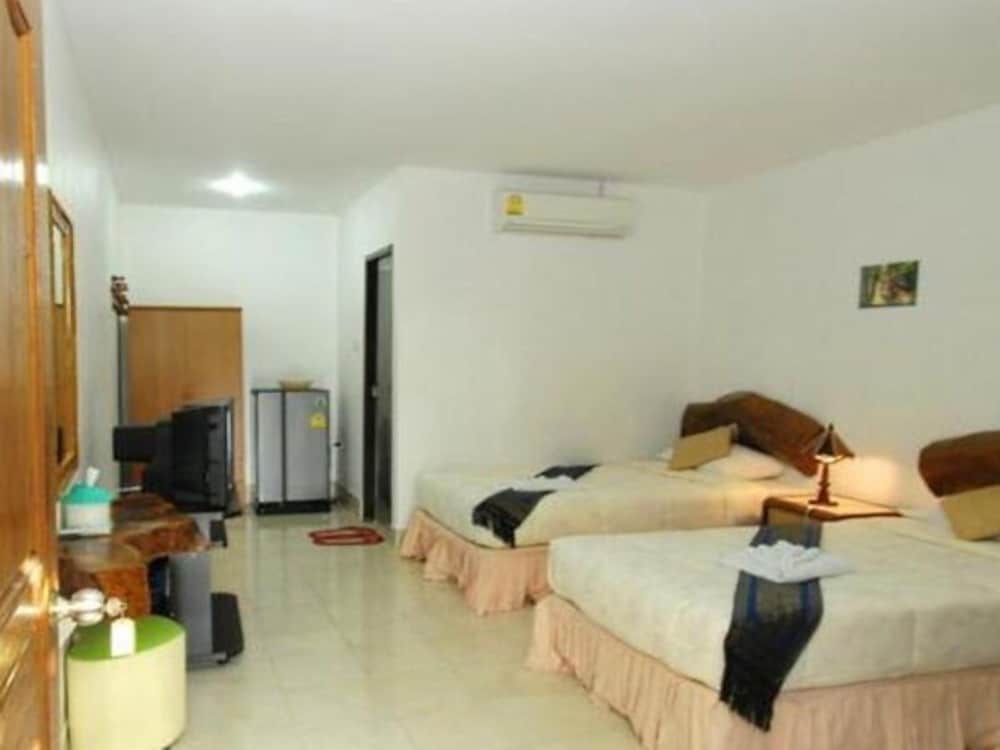 ruan mai sang ngam resort