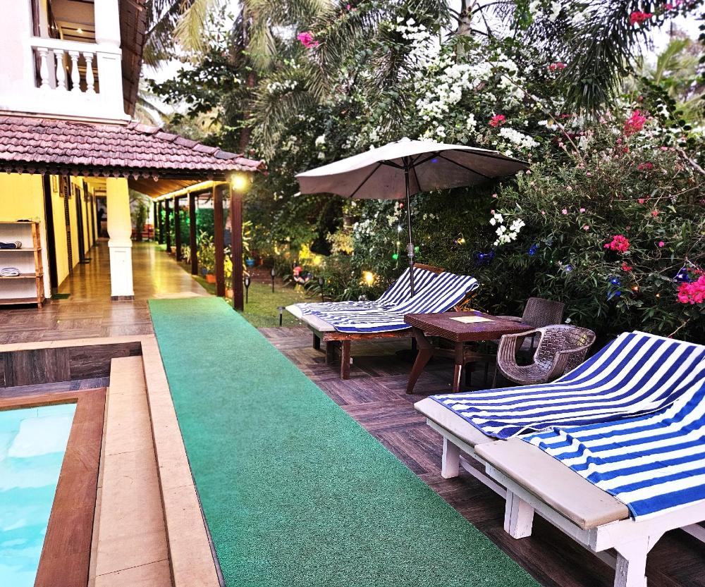 shining sand beach hotel