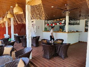 shining sand beach hotel