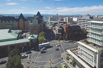 doubletree by hilton hotel and suites victoria