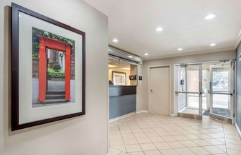 Extended Stay America Select Suites Chicago Westmont Oak Brook,Oak Brook>>Chicago,3 star