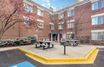extended stay america select suites chicago westmont oak brook