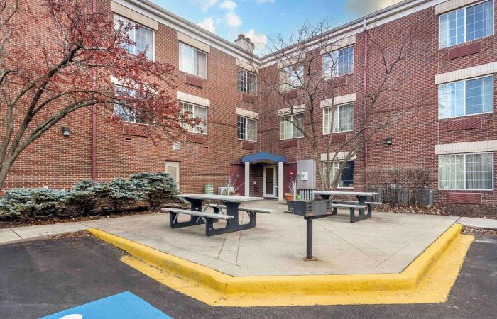 extended stay america select suites chicago westmont oak brook