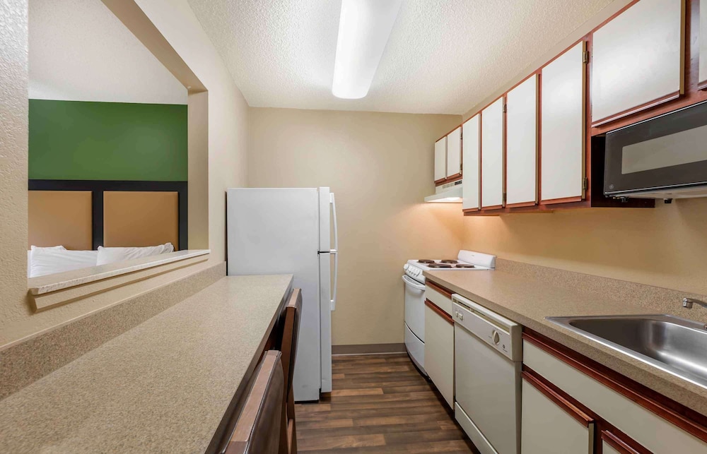 extended stay america suites cleveland westlake