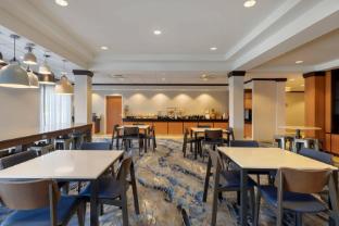 fairfield inn and suites by marriott rockford