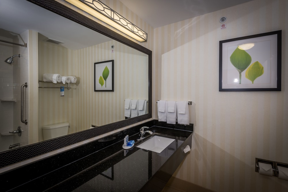Fairfield Inn & Suites By Marriott Tupelo,Saltillo>>Lee County,3 star