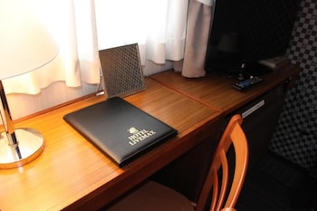 hotel live max budget tokyo hamura station