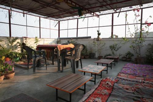 somit paying guest house