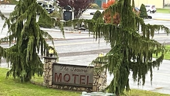 seasons motel