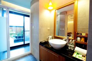 Schokolake,Near Taiwan Oil Field Exhibition Hall,3 star