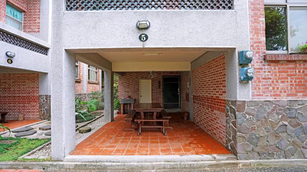 Red Brick Villas,Miaoli County>>Miaoli,3 star