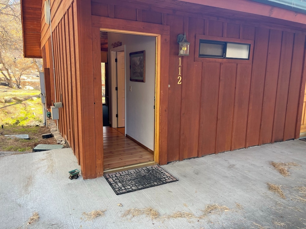 whispering pines lodge