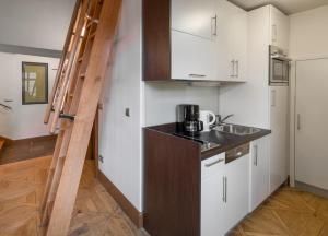 3 epoques apartments by adrez living