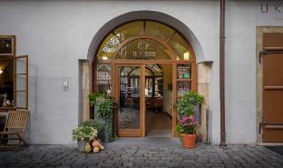 3 epoques apartments by adrez living