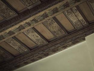 3 epoques apartments by adrez living