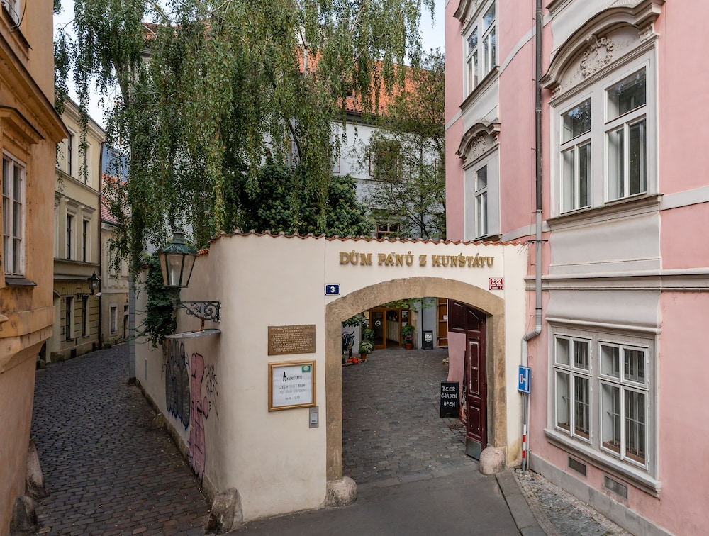 3 epoques apartments by adrez living