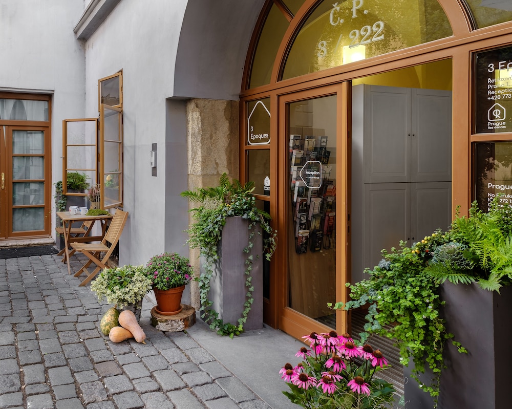 3 epoques apartments by adrez living