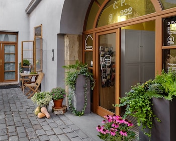 3 epoques apartments by adrez living