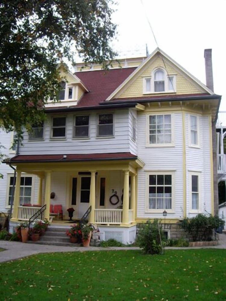 marmora and lake inn