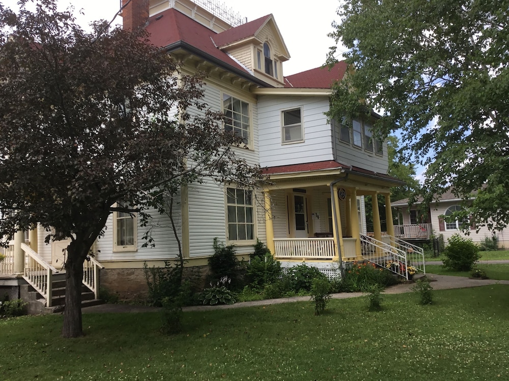 marmora and lake inn