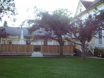 marmora and lake inn