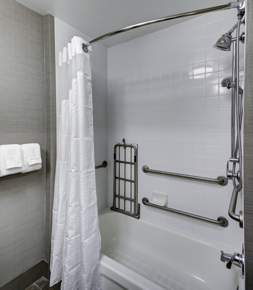 holiday inn savannah historic district by ihg