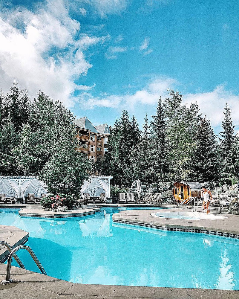 Four Seasons Resort Whistler,Spruce Grove>>Whistler,5 star