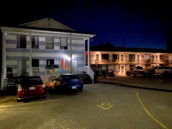 Bay Lake Inn (Frontiersman Motel),Ontario>>Latchford,3 star