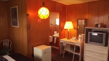 Bay Lake Inn (Frontiersman Motel),Ontario>>Latchford,3 star