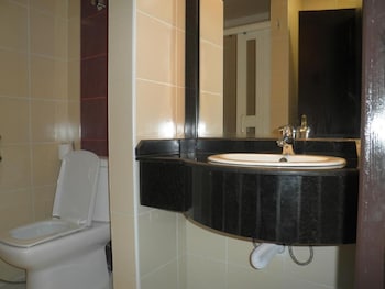 marina royal hotel suites