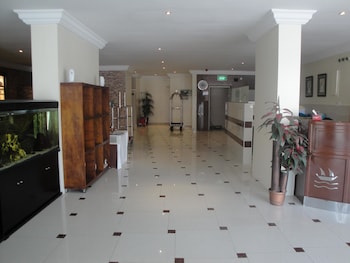 marina royal hotel suites