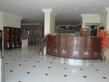 marina royal hotel suites