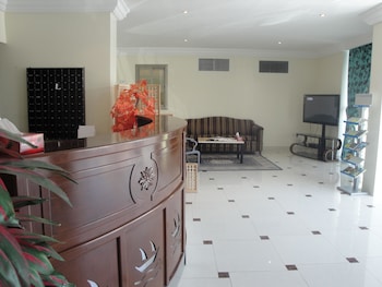 marina royal hotel suites