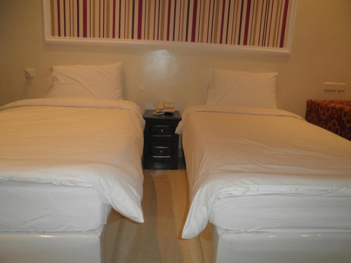 marina royal hotel suites