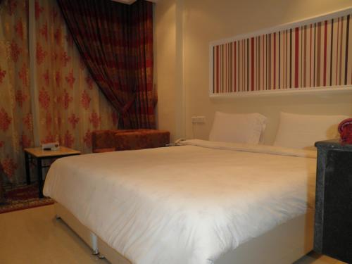 marina royal hotel suites