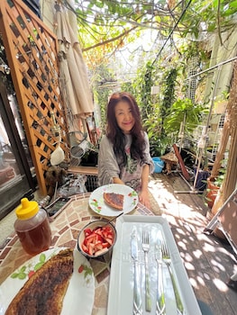 milk ya guest house caters to women only