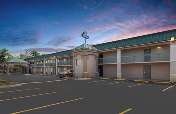 Days Inn By Wyndham Clarksville North,Tennessee>>Clarksville,2 star