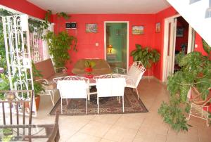 pink hibiscus guest house