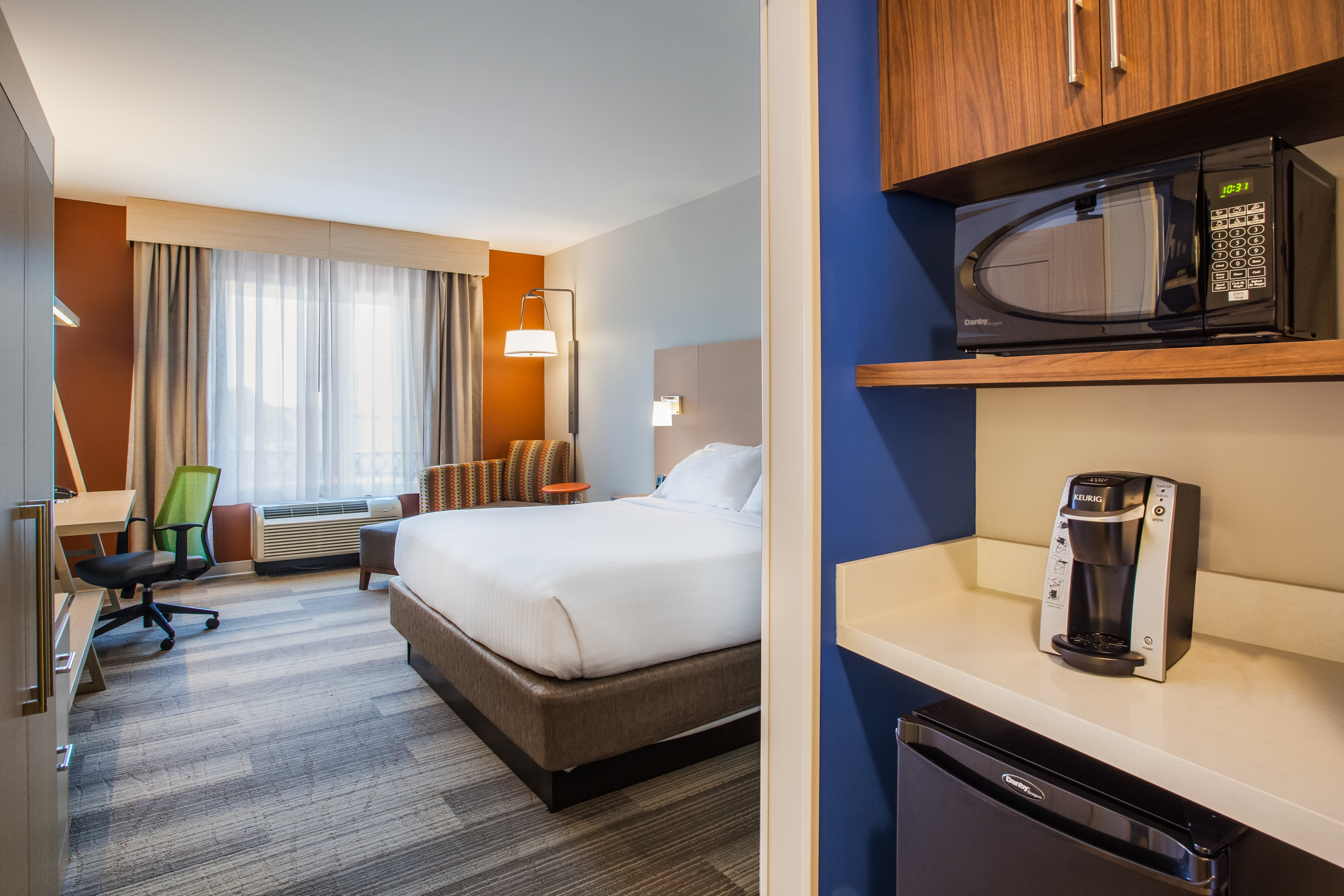 holiday inn express and suites lexington park california by ihg