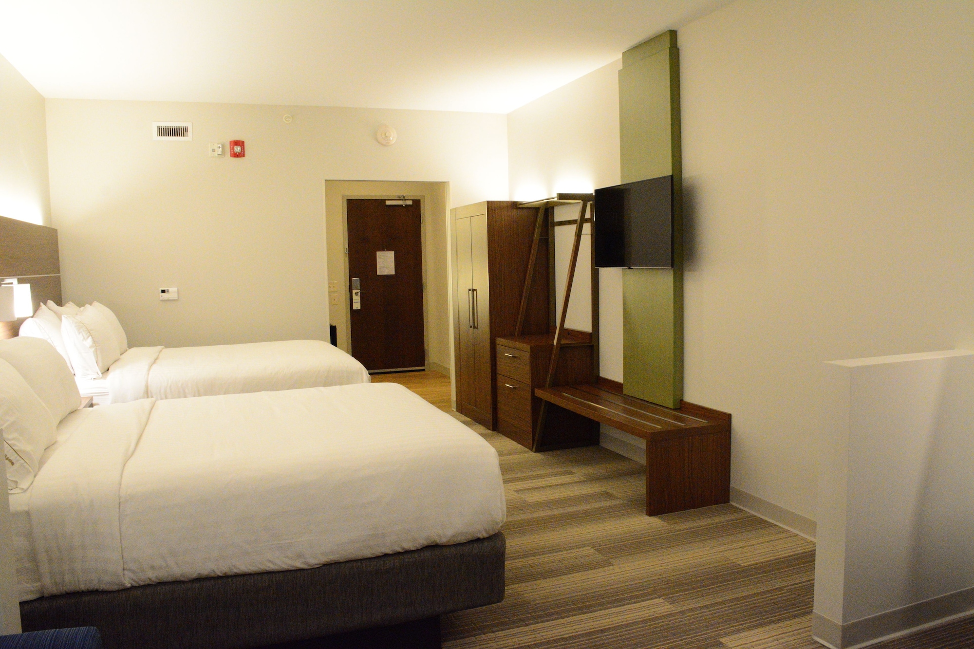 holiday inn express and suites lexington park california by ihg