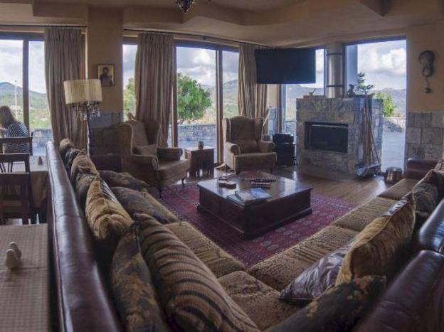 aiora luxury suites