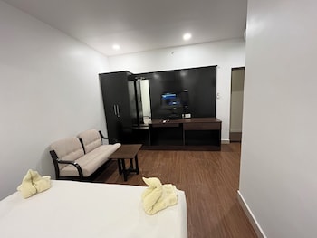 hotel scarlet by elephant stays