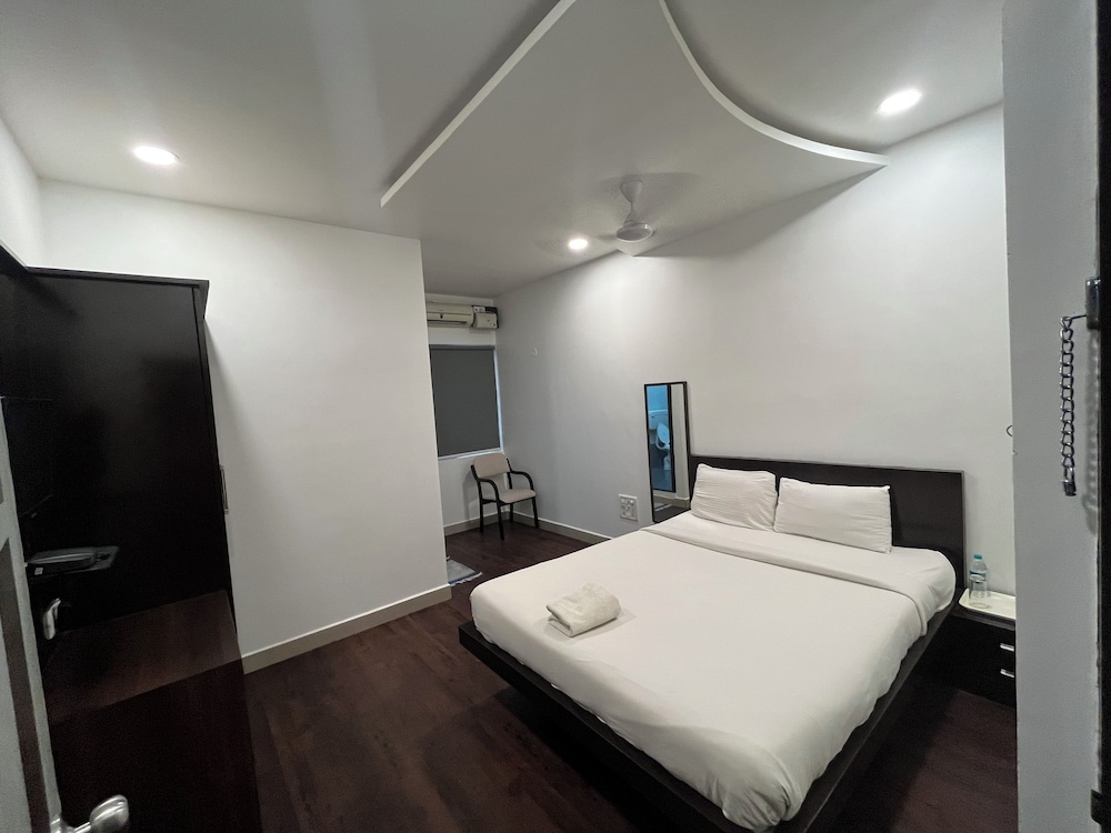 hotel scarlet by elephant stays