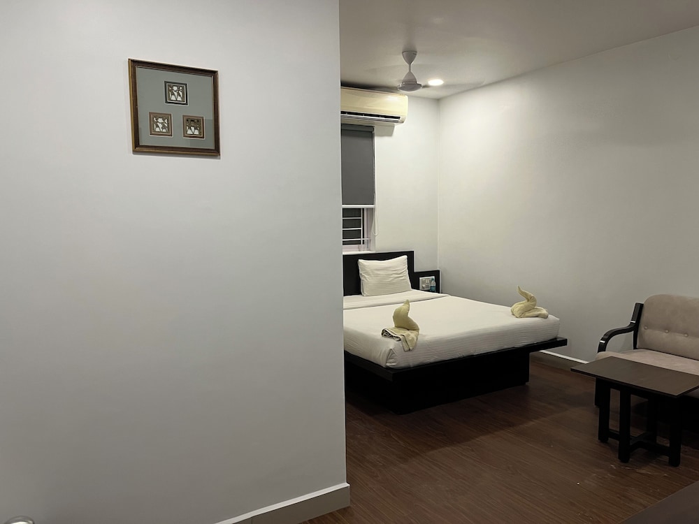 hotel scarlet by elephant stays