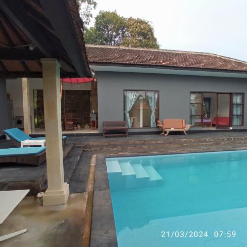Lovina Villa Cinta,,3 star